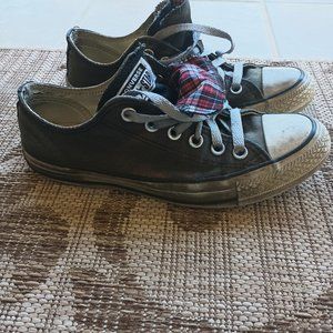 Low-Top Converse, black-and-white. Plaid inner lip. Size 7.